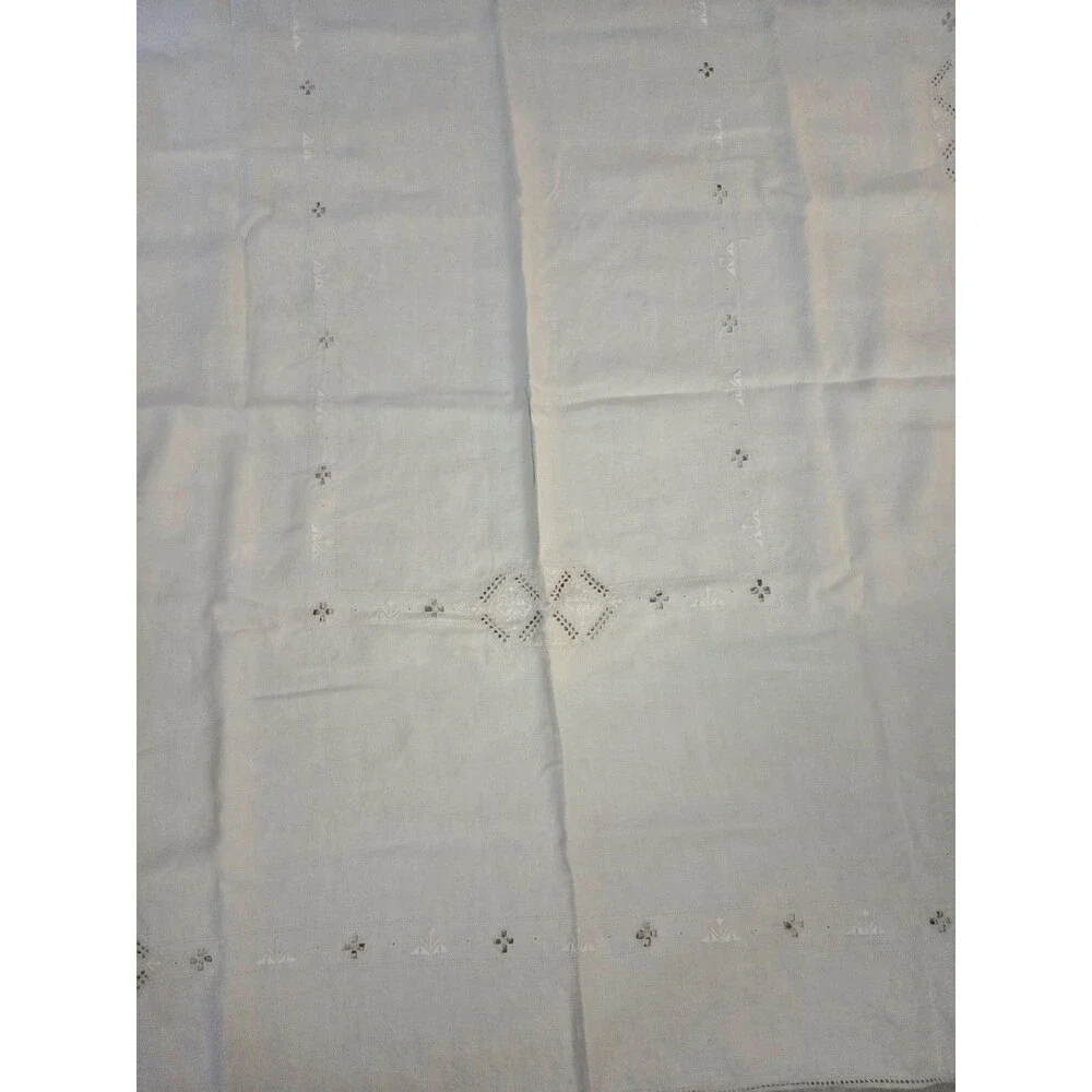 Vtg Cut Work Pull Work Finely Embroidered Linen Tablecloth Apprx 108 x 55